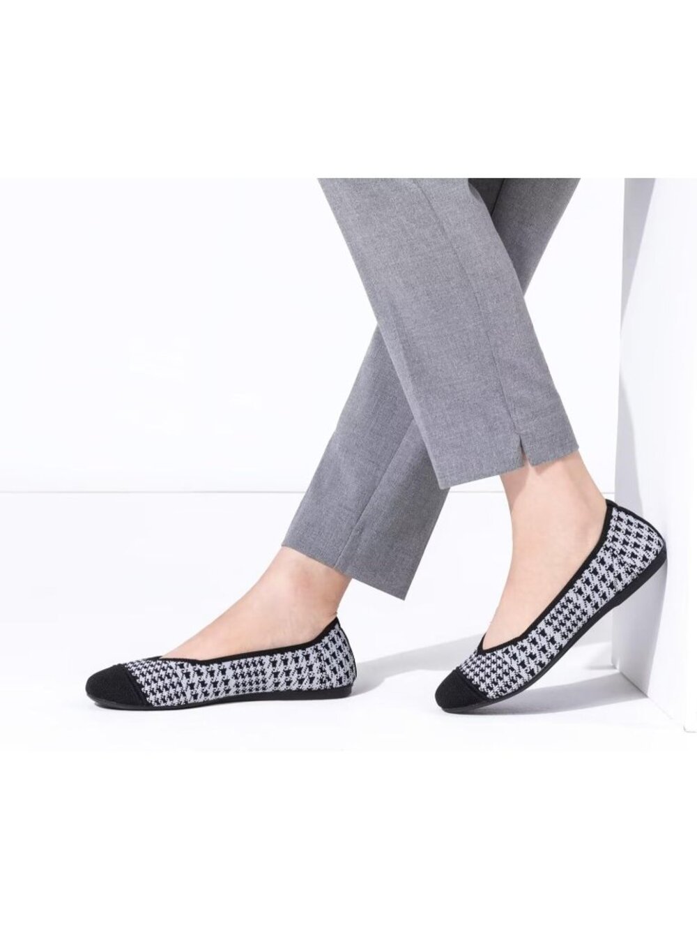 Women’s Black White Ballet Knit Round Toe Slip On Comfort Soft Flat Shoes - Picture 2 of 6